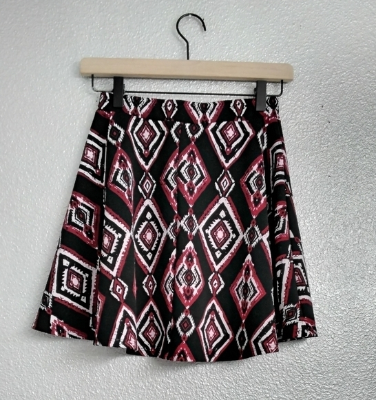 Empyre Mini Skater Skirt    Size S - Picture 2 of 4